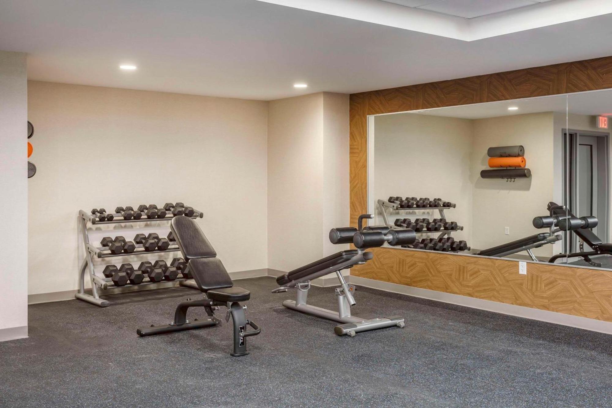 Comfort Inn & Suites Newark Liberty International Airport 외부 사진