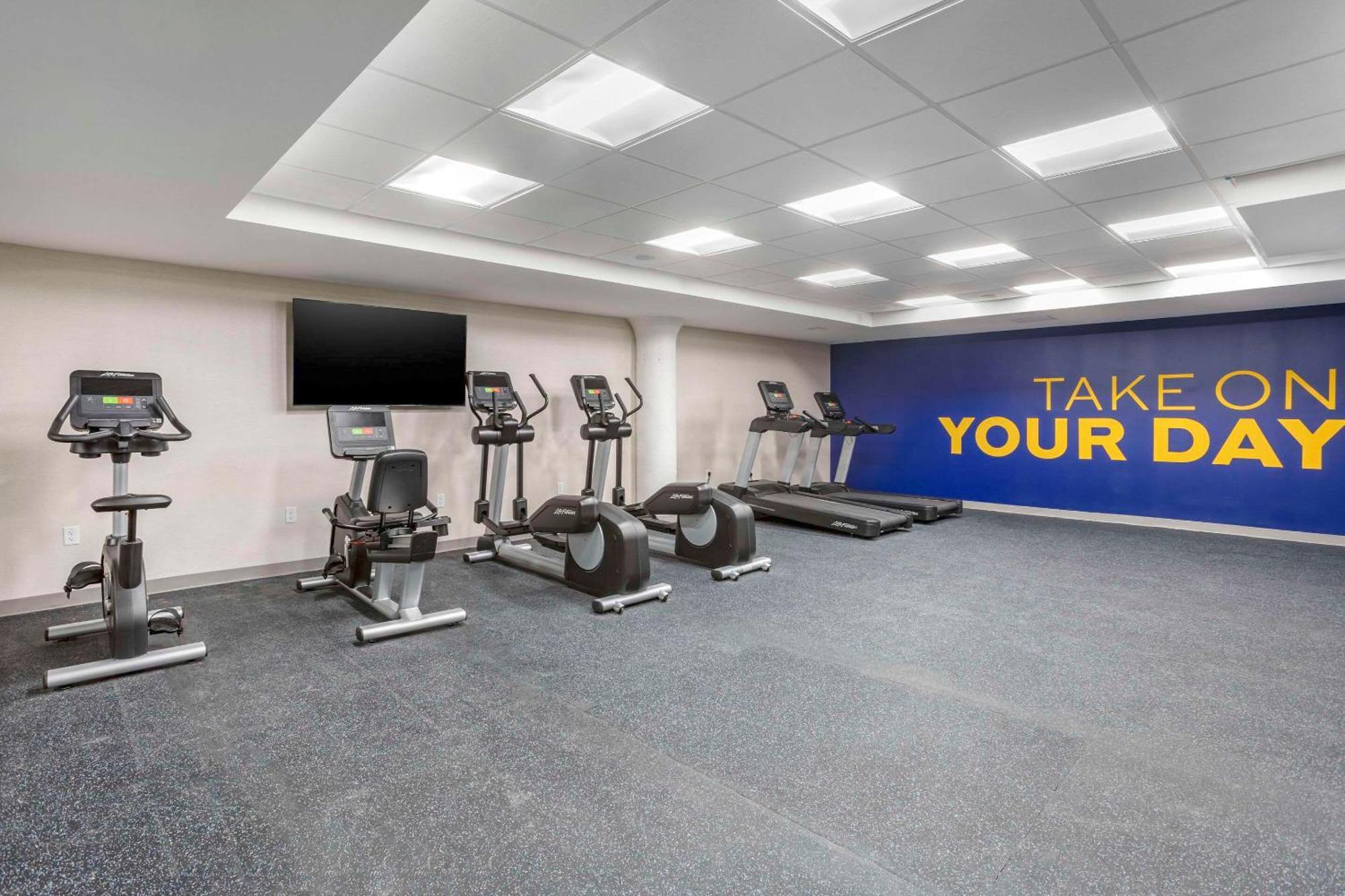 Comfort Inn & Suites Newark Liberty International Airport 외부 사진