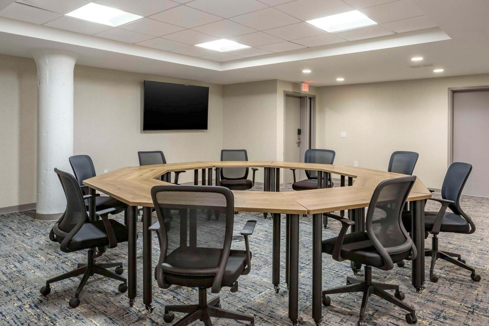 Comfort Inn & Suites Newark Liberty International Airport 외부 사진