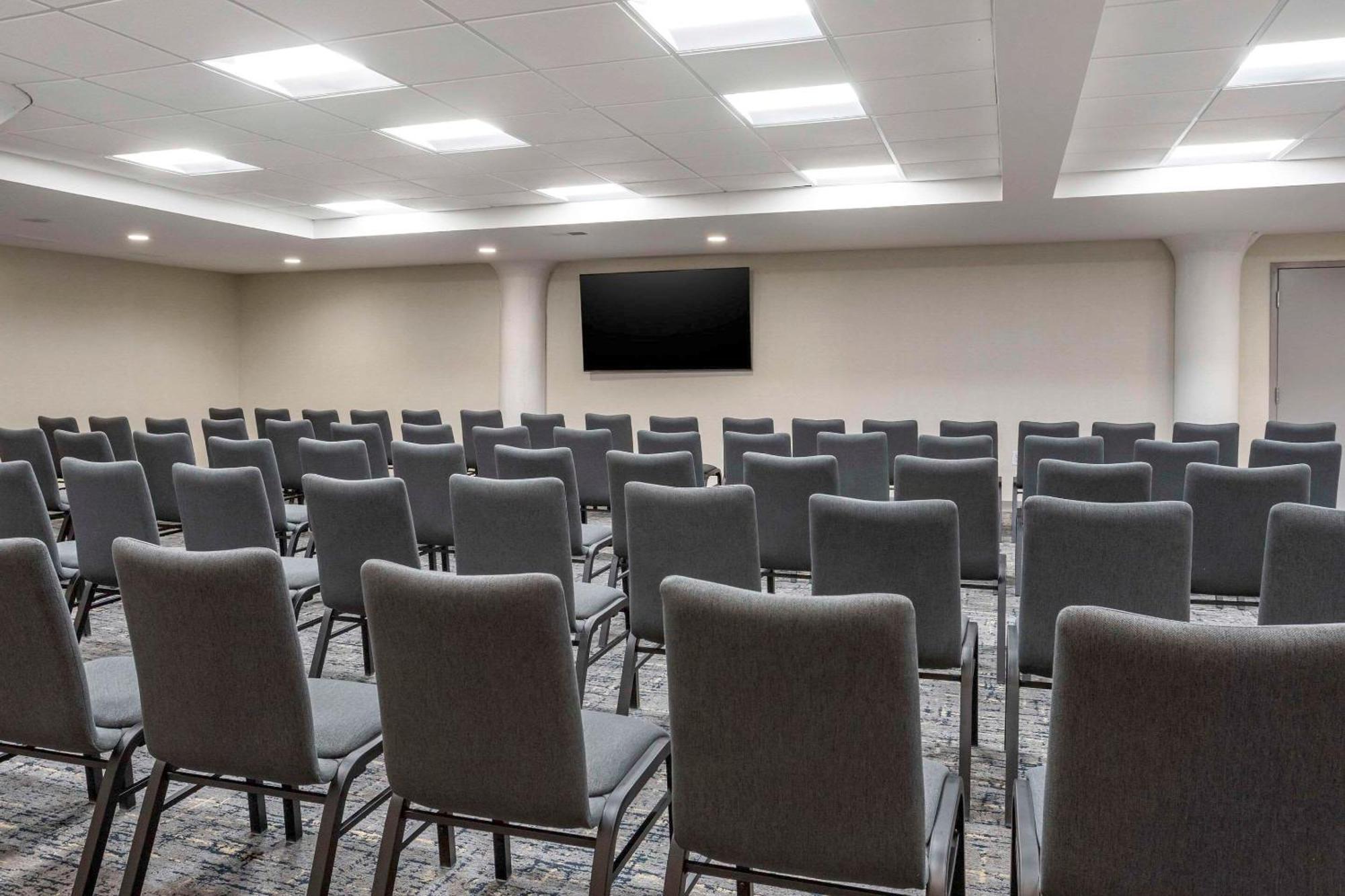 Comfort Inn & Suites Newark Liberty International Airport 외부 사진