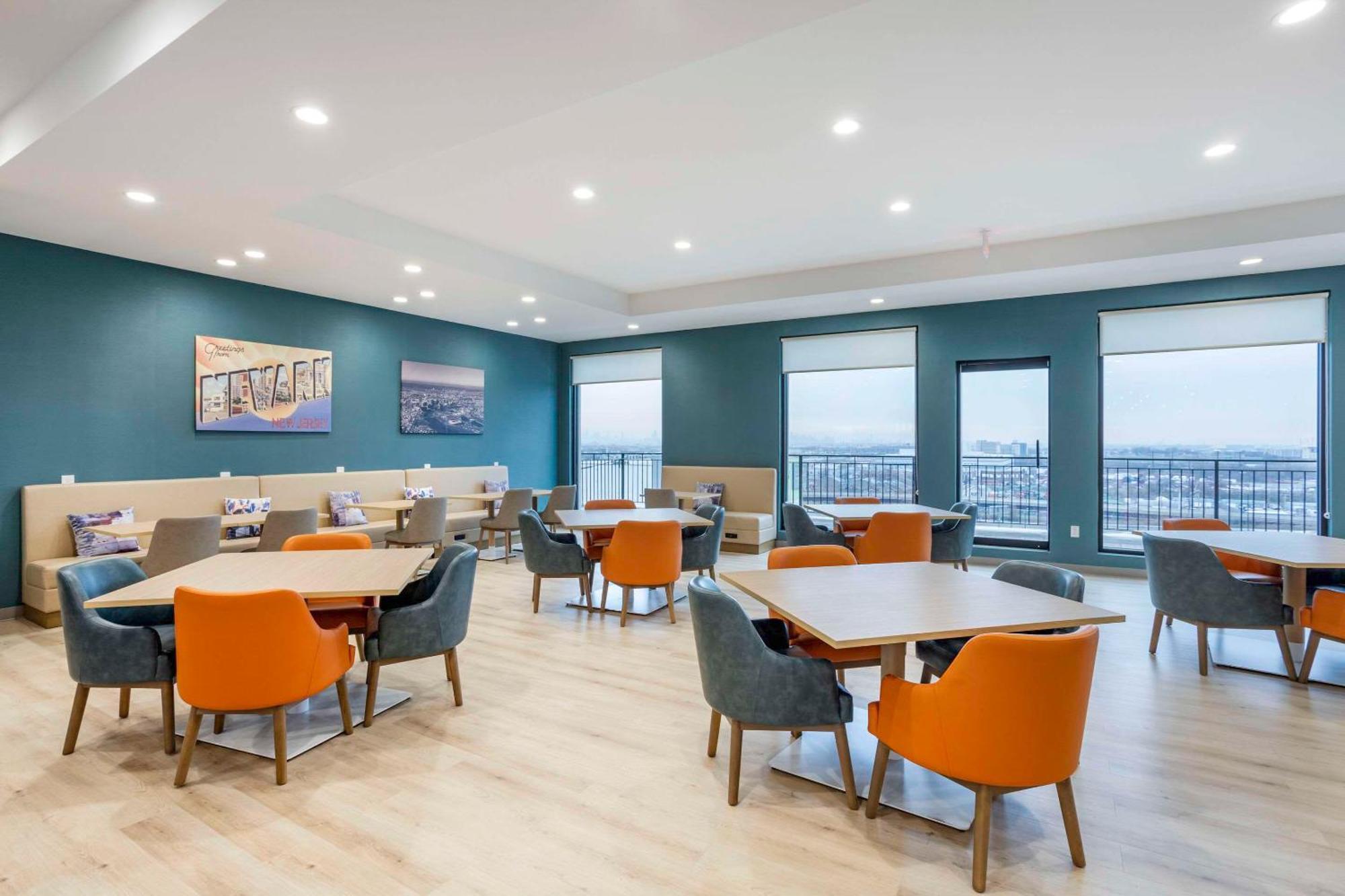 Comfort Inn & Suites Newark Liberty International Airport 외부 사진