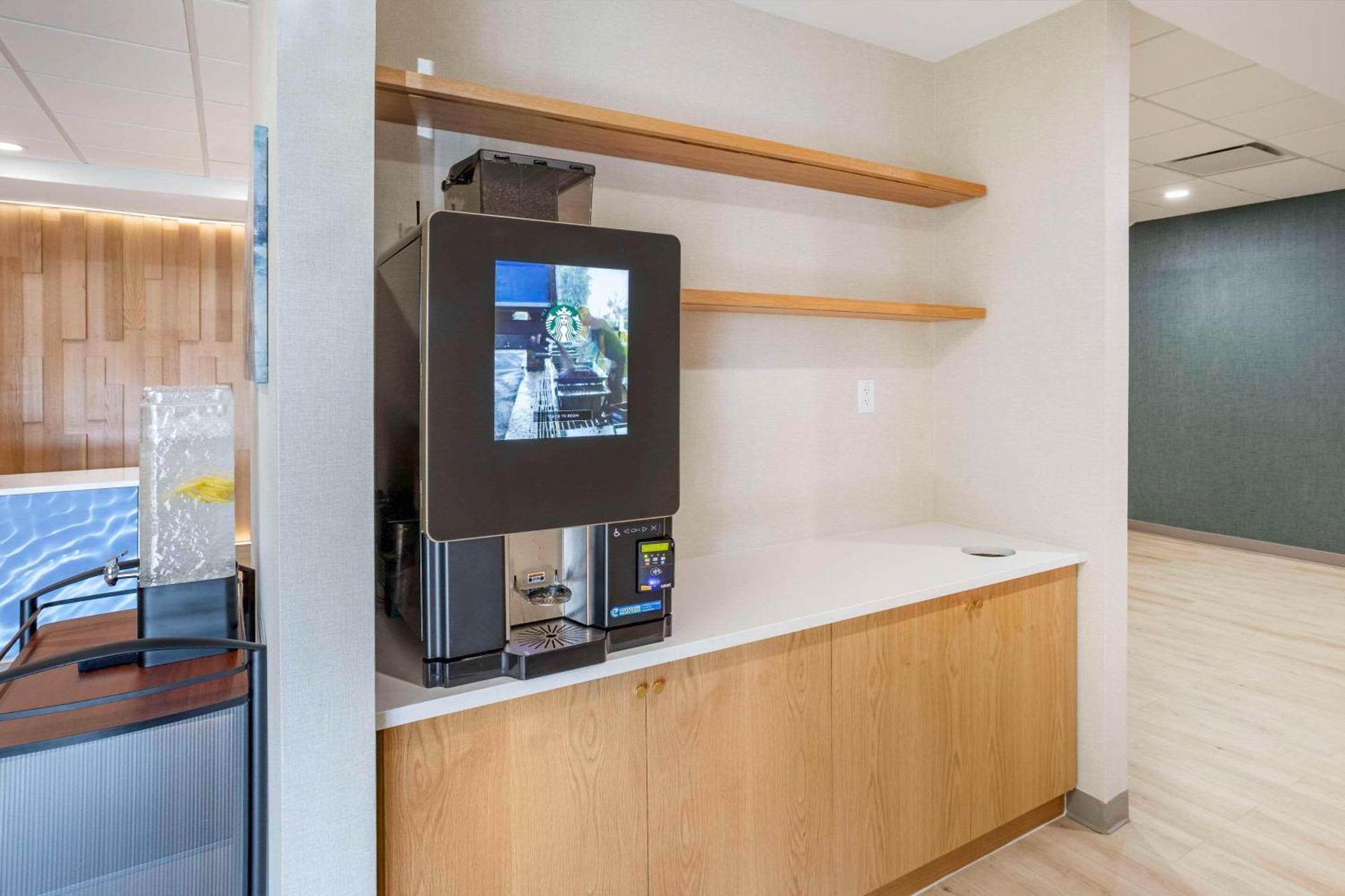 Comfort Inn & Suites Newark Liberty International Airport 외부 사진