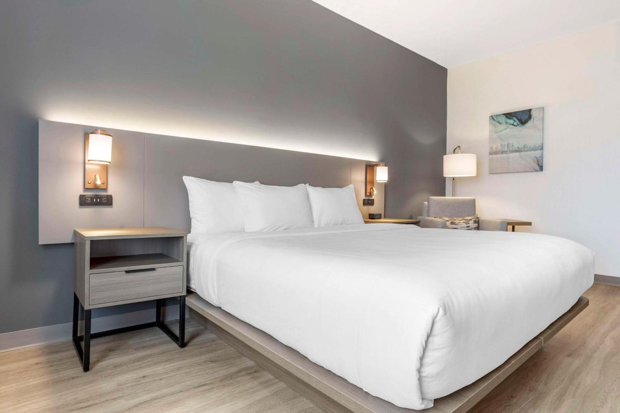 Comfort Inn & Suites Newark Liberty International Airport 외부 사진