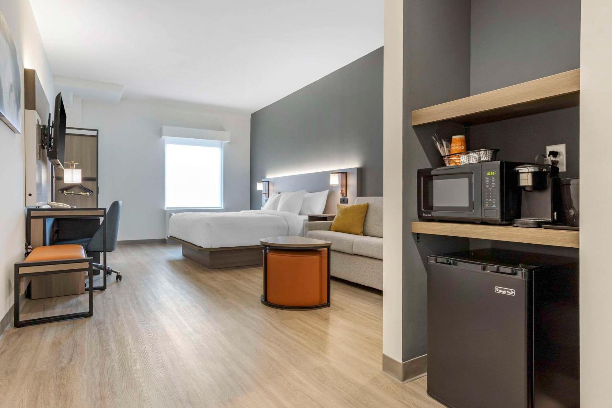 Comfort Inn & Suites Newark Liberty International Airport 외부 사진