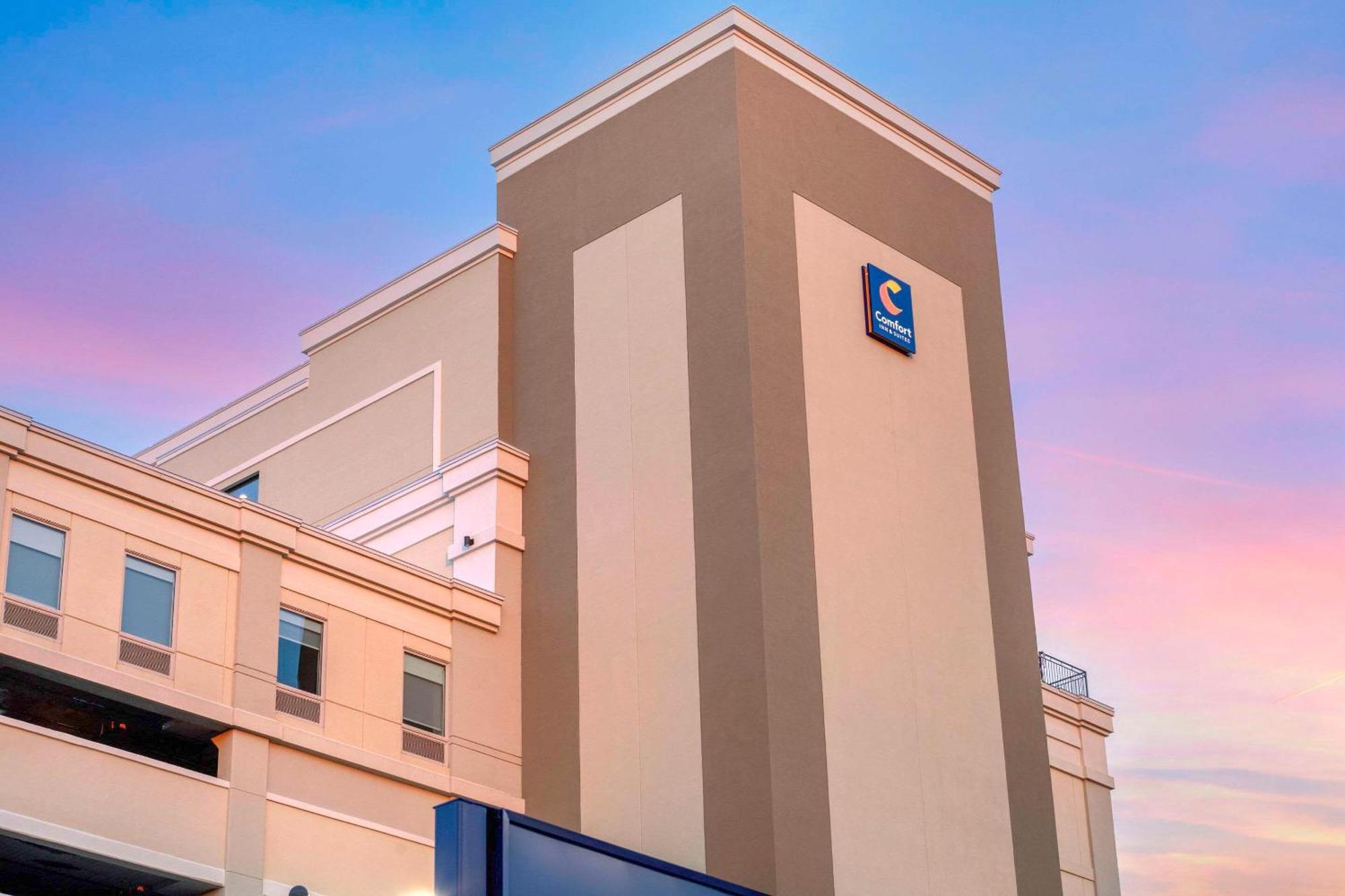 Comfort Inn & Suites Newark Liberty International Airport 외부 사진