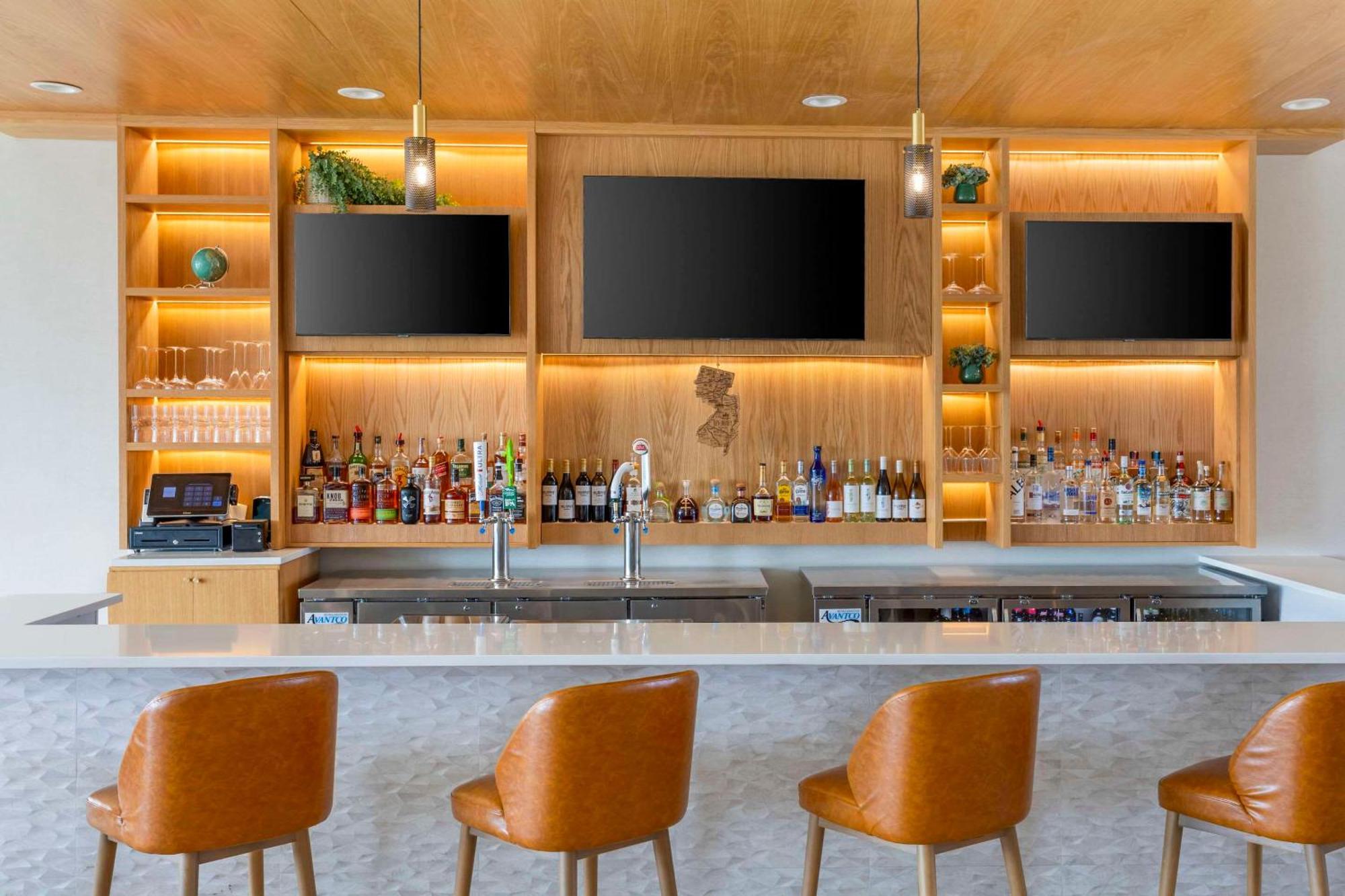 Comfort Inn & Suites Newark Liberty International Airport 외부 사진