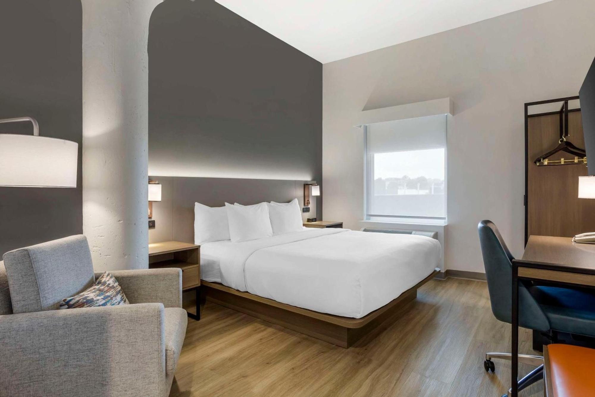 Comfort Inn & Suites Newark Liberty International Airport 외부 사진