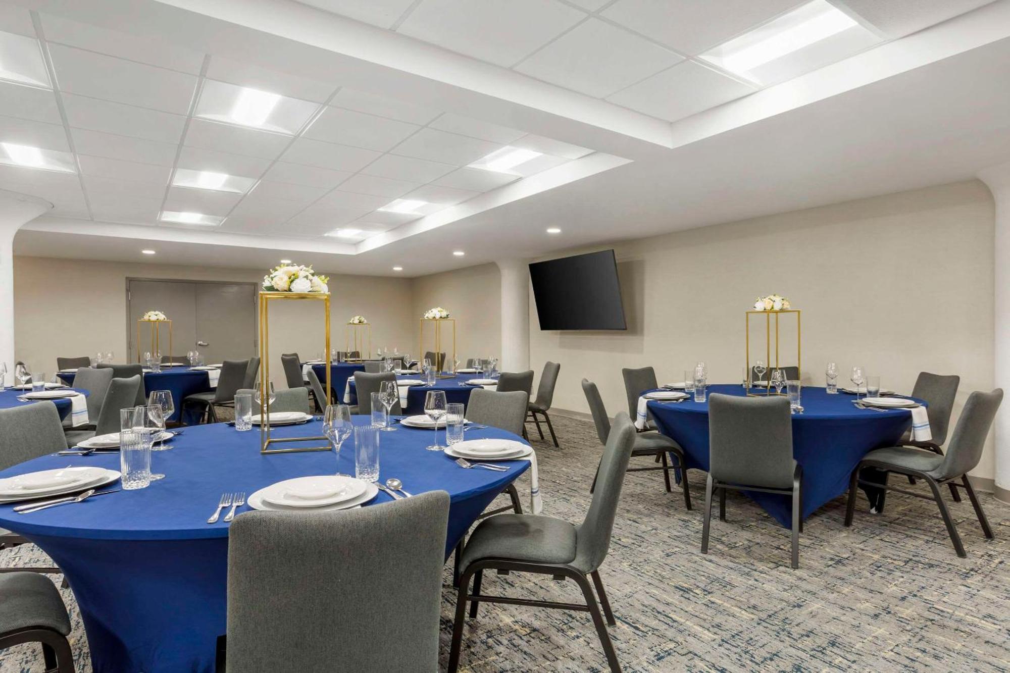 Comfort Inn & Suites Newark Liberty International Airport 외부 사진
